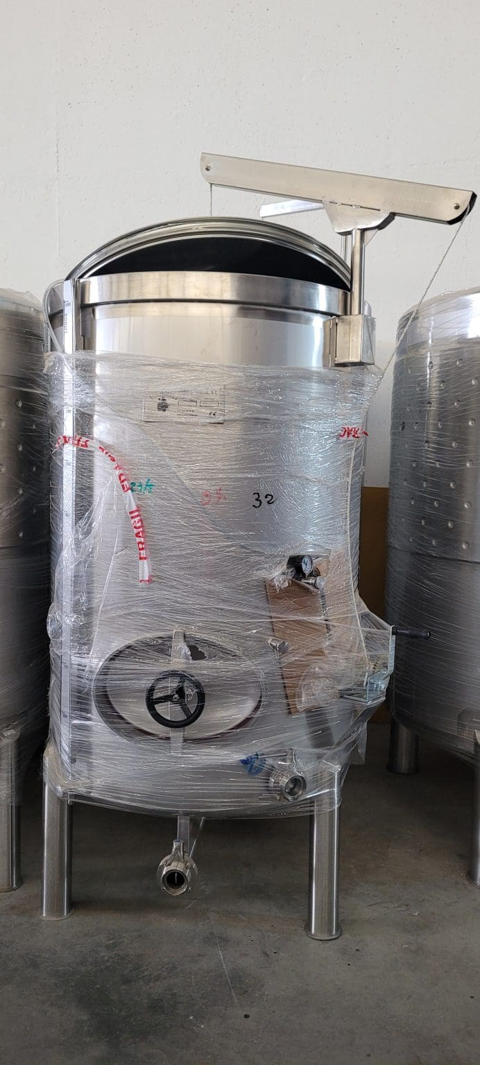 Deposito siemprelleno 5000 L con patas para vino o aceite Todobodega